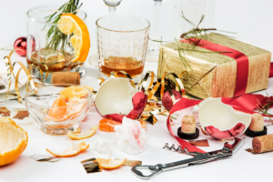 Foto: Mat og drikkerester etter et julebord